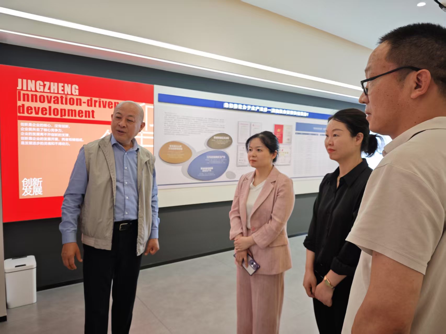 黄副区长来球友会（中国）官方走访视察